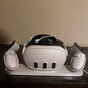 VR Headset with Controllers - White